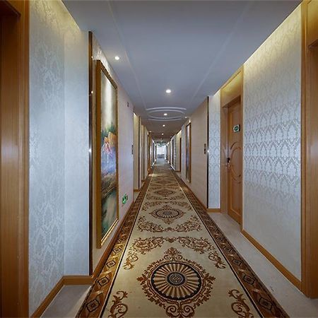 Vienna Hotel Huiyang Sanhe Square 恵州市 エクステリア 写真