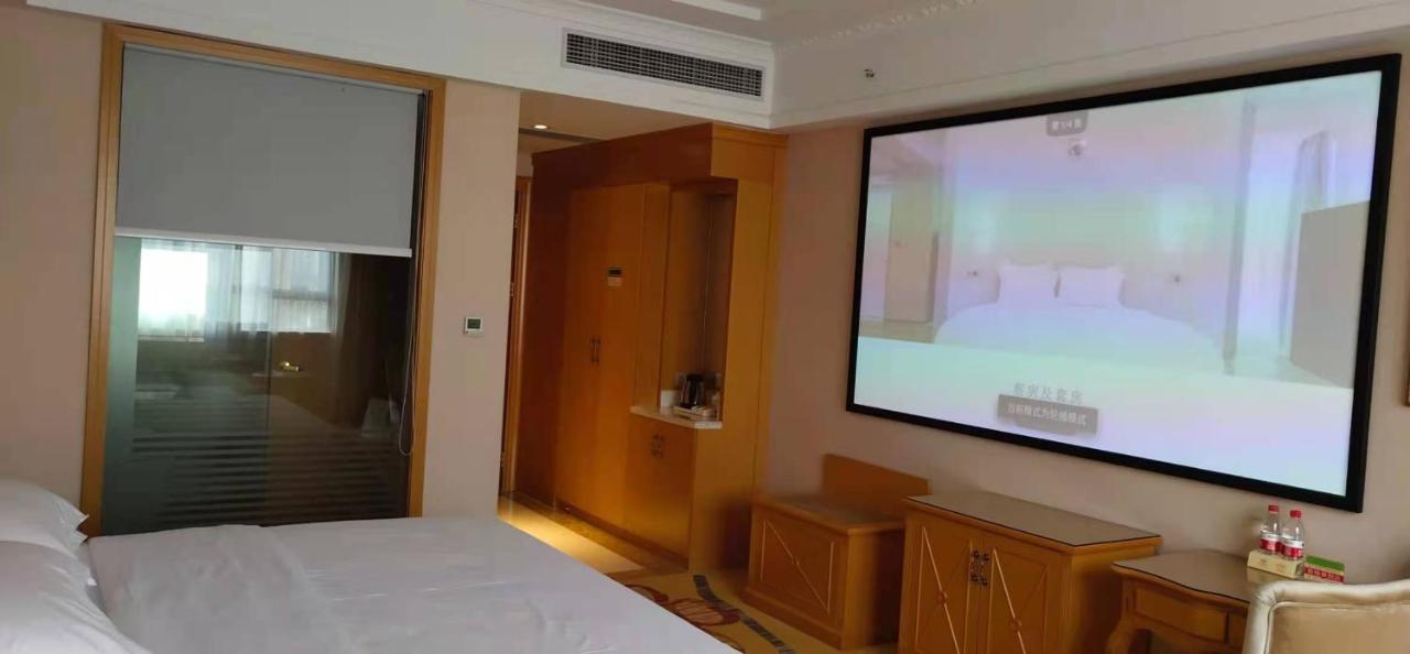 Vienna Hotel Huiyang Sanhe Square 恵州市 エクステリア 写真