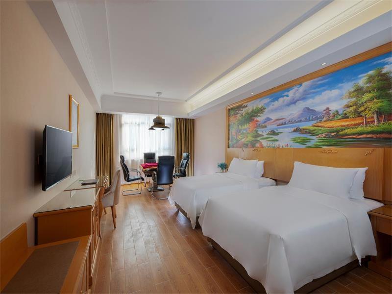 Vienna Hotel Huiyang Sanhe Square 恵州市 エクステリア 写真