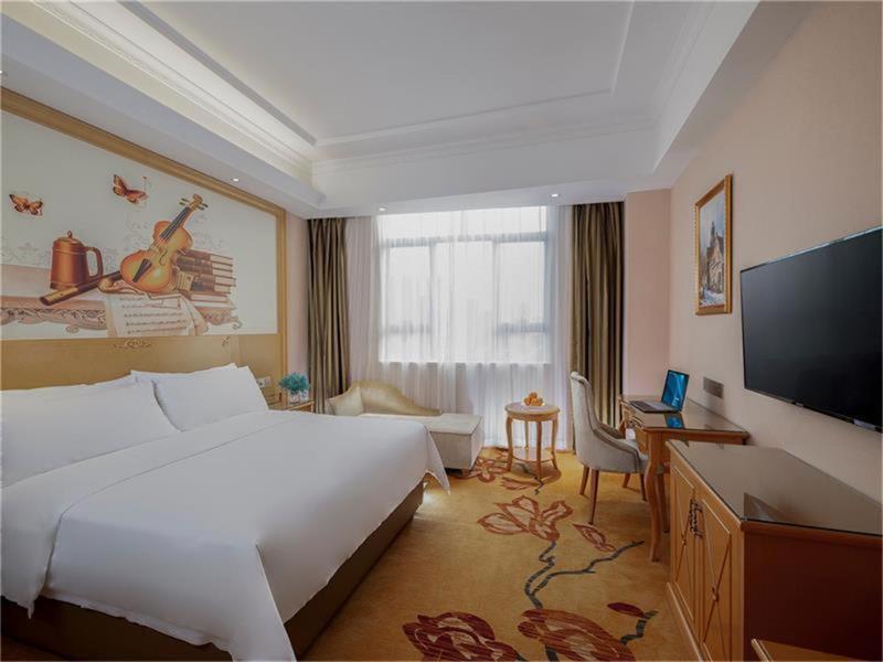 Vienna Hotel Huiyang Sanhe Square 恵州市 エクステリア 写真