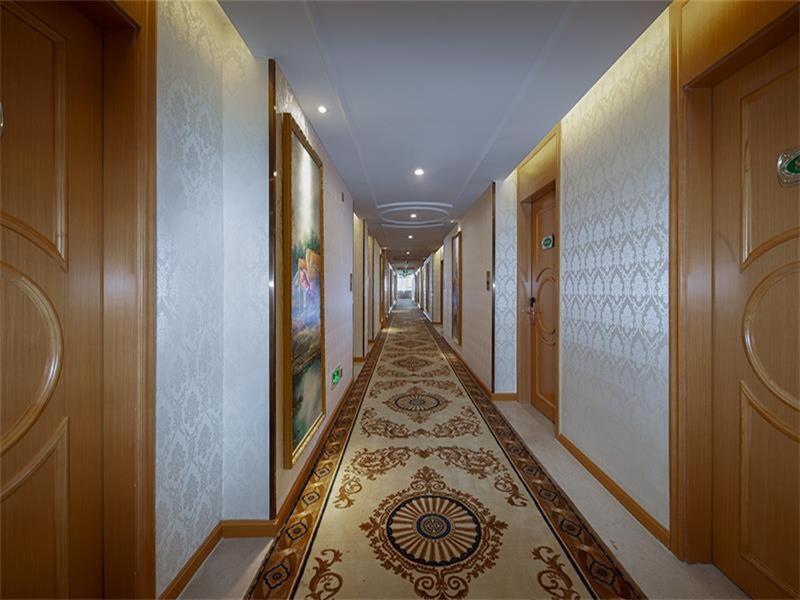 Vienna Hotel Huiyang Sanhe Square 恵州市 エクステリア 写真